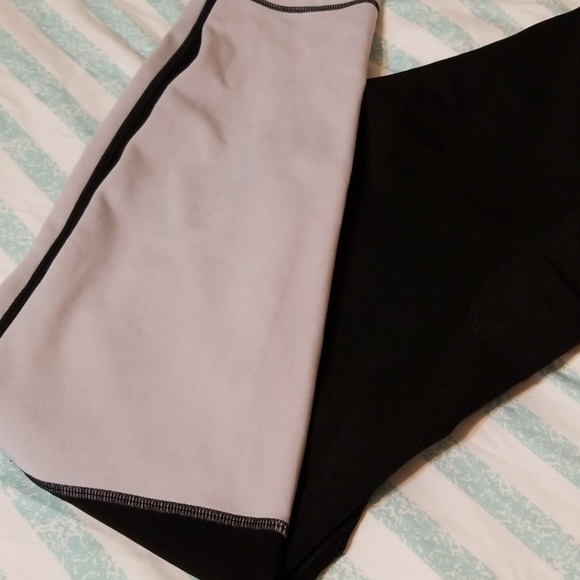 Leggings with Pocket - Picture 2 of 4